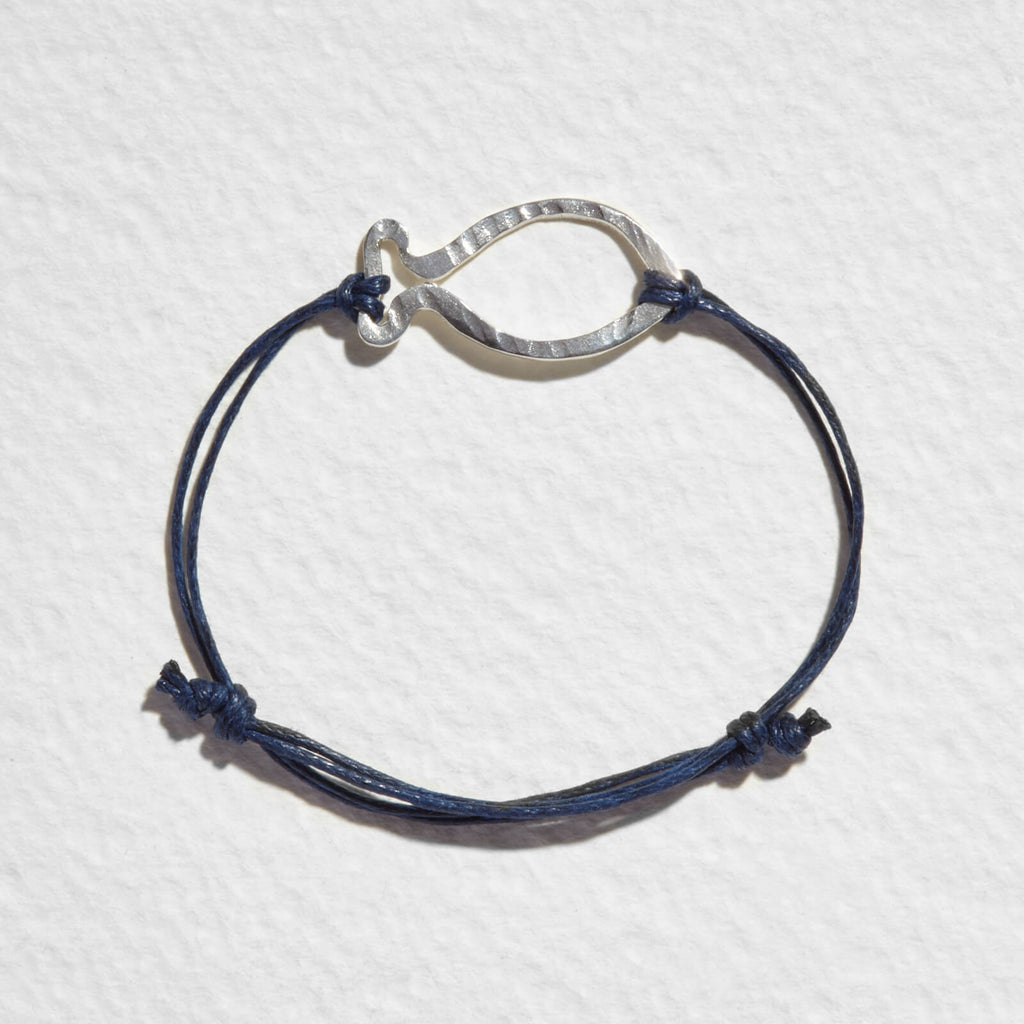 Bracciale in argento sterling con pesce in macramè - Bracciale estivo regolabile fatto a mano - Italia Bracciale in argento sterling con pesce in macramè - Bracciale estivo regolabile fatto a mano - Italia