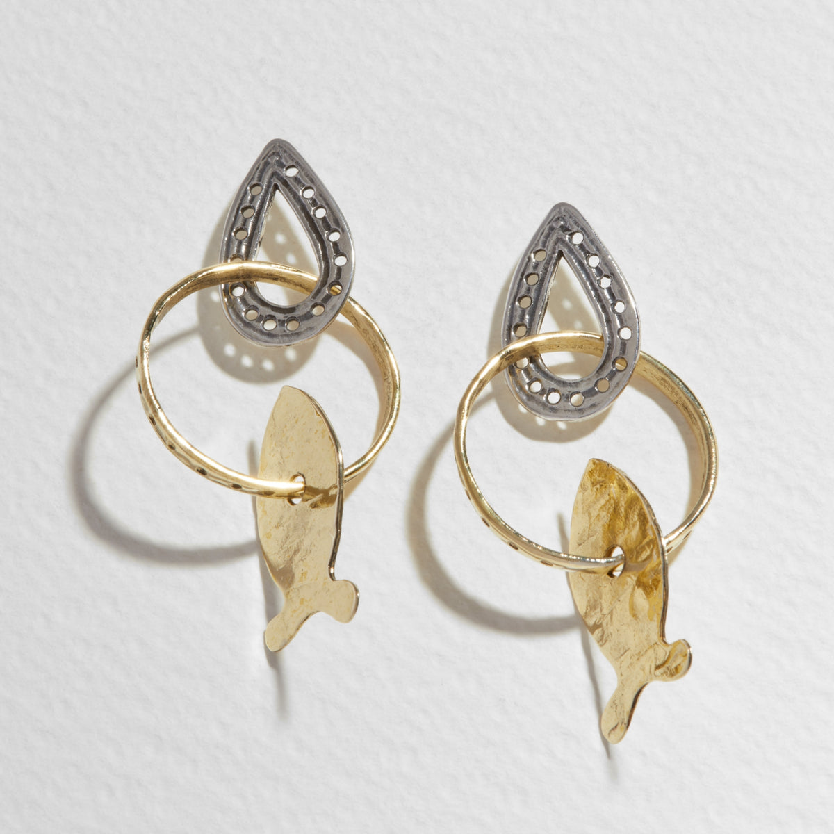 Orecchini A Cerchio Goccia Con Ciondolo Pesce Zara - Vintage Antique Gold - Gioiello Donna